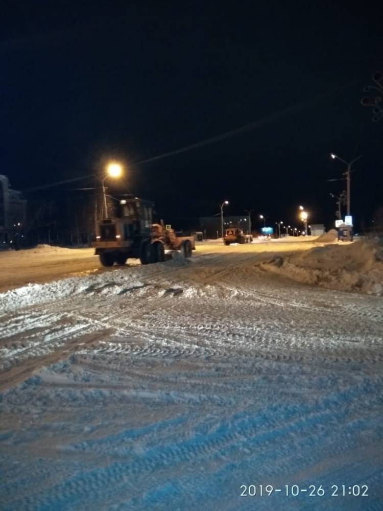 Коммунальщики Усинска вышли на уборку снега
