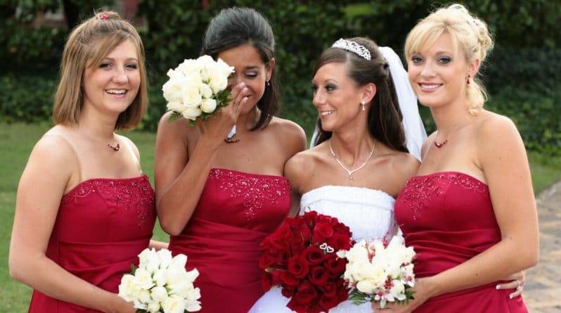 Невеста попросила кузину со шрамами на лице стать подружкой невесты, жестоко заявив «представьте, какими прехорошенькими мы будем на фото рядом с ней!»
