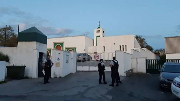 Во Франции мужчина совершил нападение на мечеть. Ранены два человека