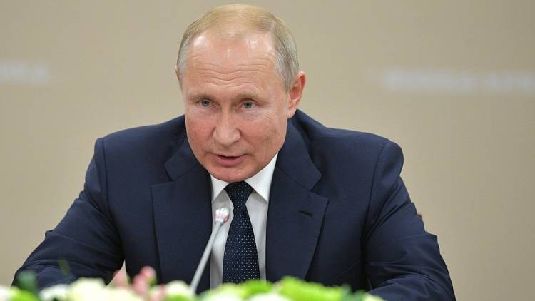 Путин поручил подготовить поправки в УК РФ о пропаганде наркотиков в интернете