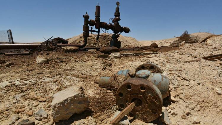 США продолжают грабить Сирию, выкачивая ее нефть с помощью курдских радикалов