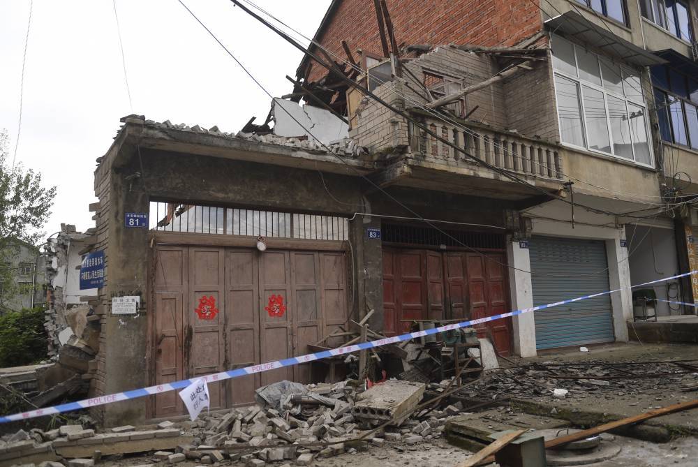 Более 20 человек пострадали при землетрясении в Китае