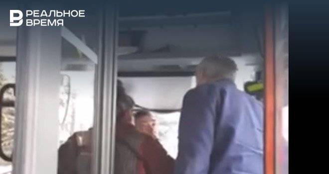 В Казани разборка водителей автобусов попала на видео