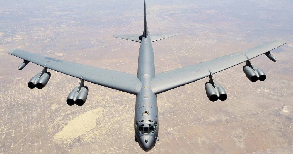 B-52 совершил «бомбардировку» запчастями