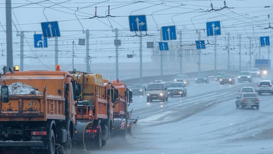 Предстоящей зимой улицы Петербурга будут чистить от снега 1,7 тыс. единиц уборочной техники
