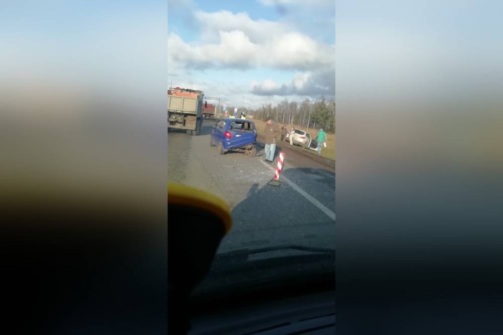 На Киевском шоссе легковушка въехала в Daewoo Matiz и улетела в кювет