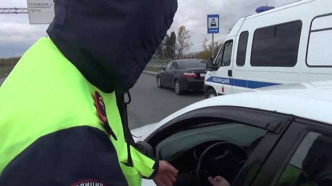 Полиция проверила 280 таксистов на соблюдение законодательства - piter.tv - Россия - Санкт-Петербург - р-н. Московский