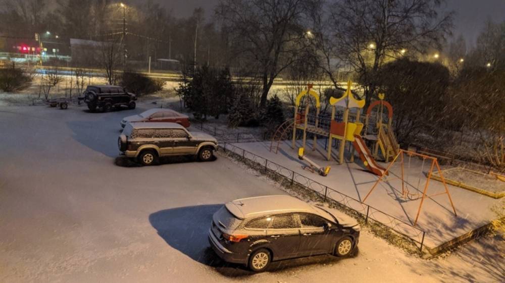 Уборочная техника вышла на улицы Петербурга в первый снежный день