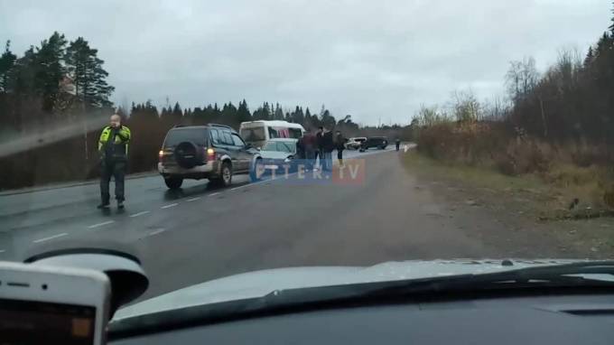 На границе с Финляндией столкнулись 4 автомобиля