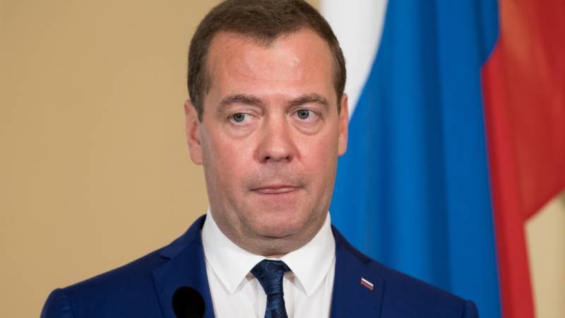 Медведев поручил правоохранителям подумать, как повысить доверие бизнеса к судам