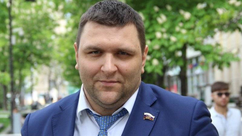 Бандиты Навального напали на экс-кандидата в МГД Меркулова после беседы с журналистами
