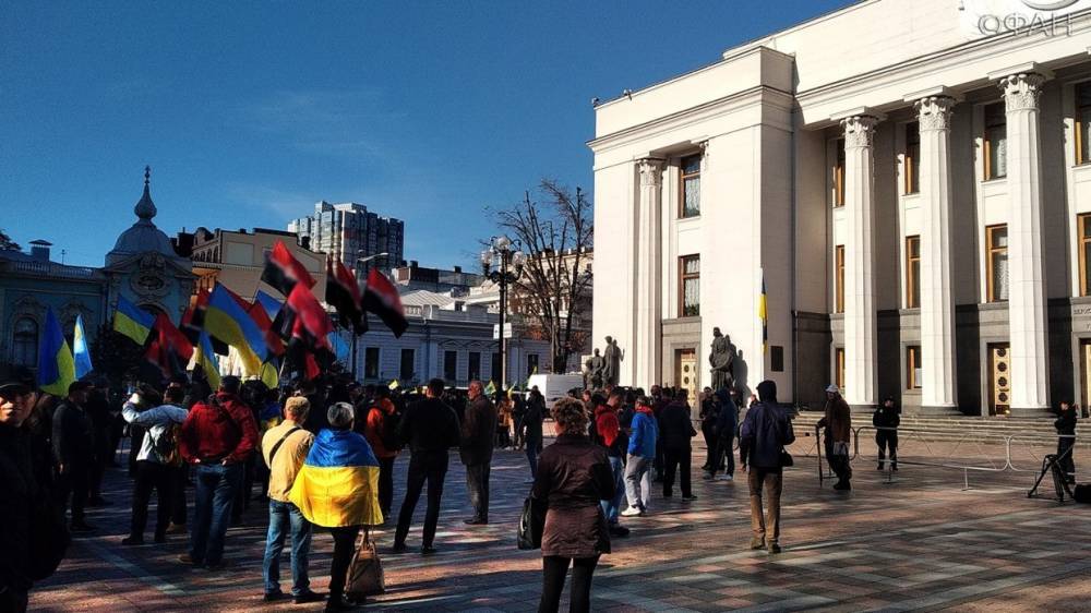 Националисты пикетируют Раду, протестуя против «формулы Штайнмайера»