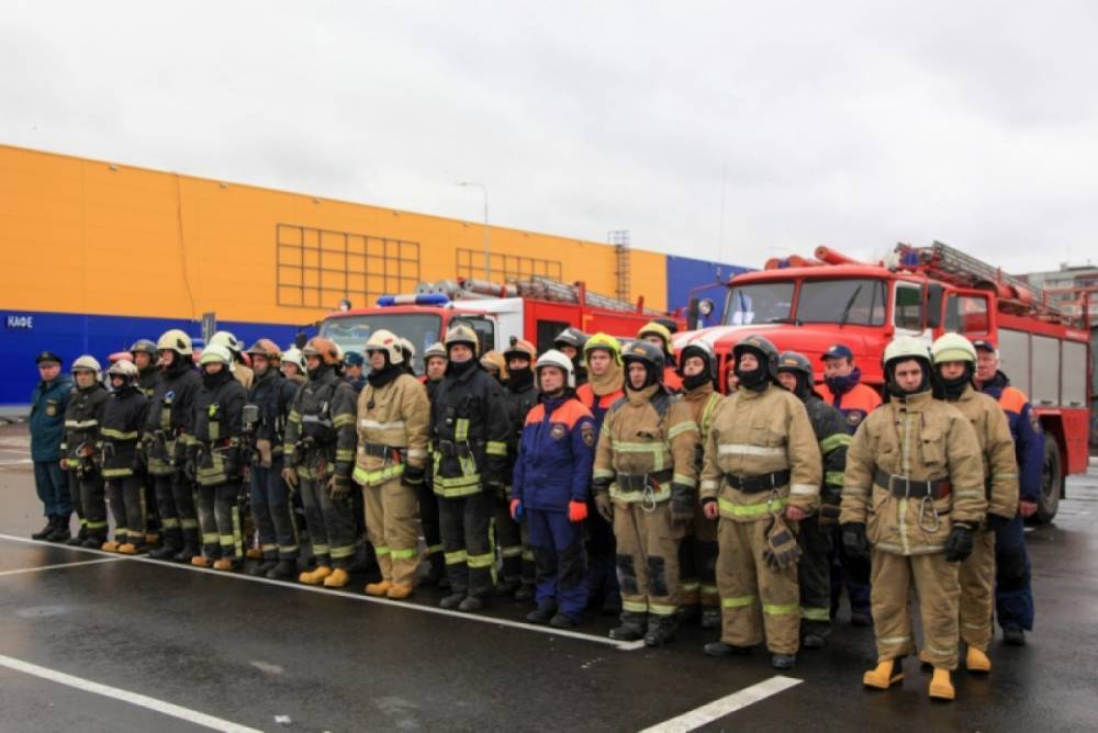 В Архангельске провели учения по ликвидации пожара и последствий обрушения