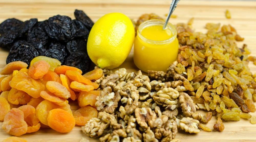 Витаминная паста из сухофруктов, орехов и меда — настоящее спасение зимой