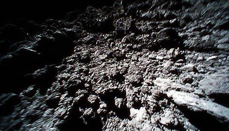 Японский зонд «Хаябуса-2» сбросил еще одного робота на астероид Рюгу