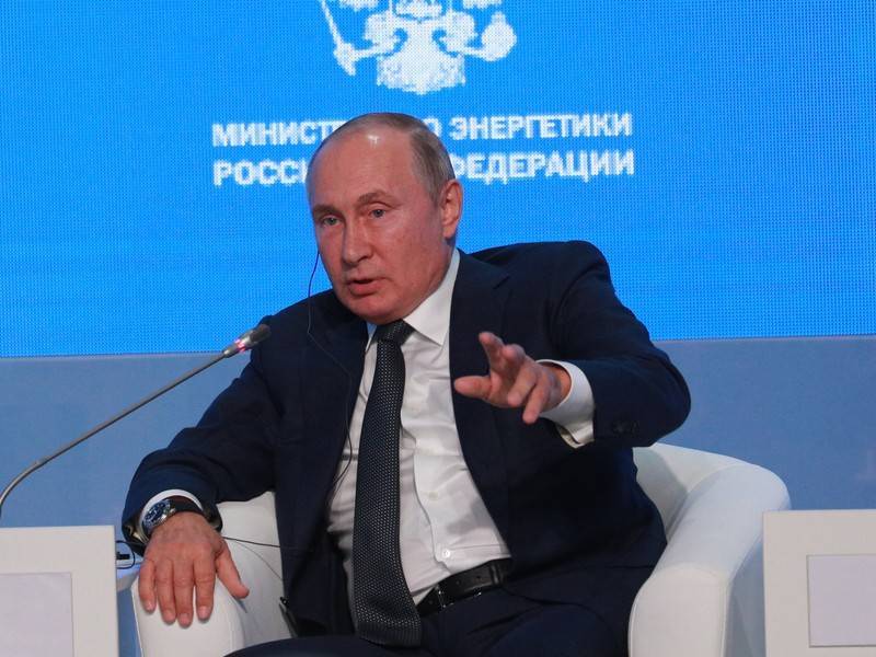 Владимир Путин заявил, что Россия не собирается «уйти от доллара»