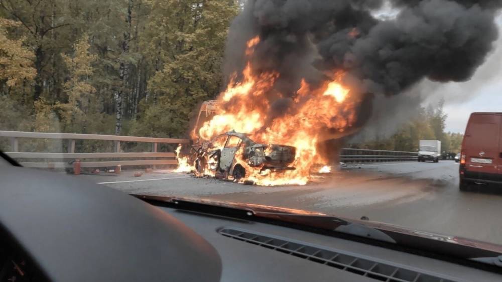 В ГИБДД рассказали подробности огненной аварии с маршруткой и Mazda на Волхонском шоссе