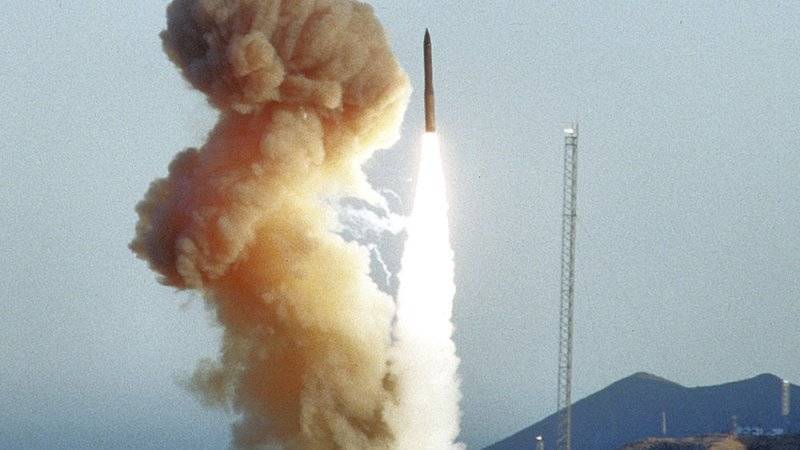 Появилось видео испытаний баллистической ракеты ВВС США