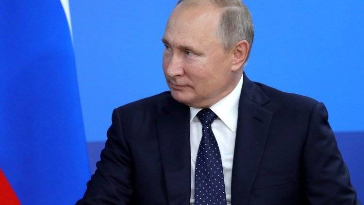 Путин заявил, что никого никогда не просил смягчить санкции и не планирует этого делать