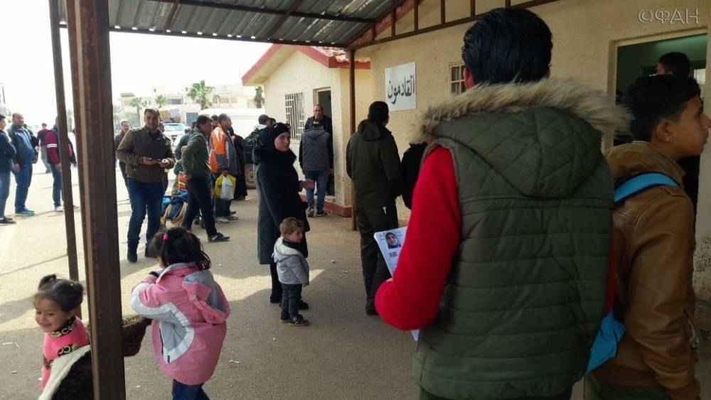 Более тысячи беженцев вернулись в Сирию за сутки из Ливана и Иордании