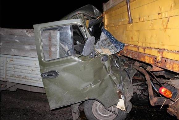 На трассе Курган — Звериноголовское УАЗ протаранил трактор, один из водителей погиб