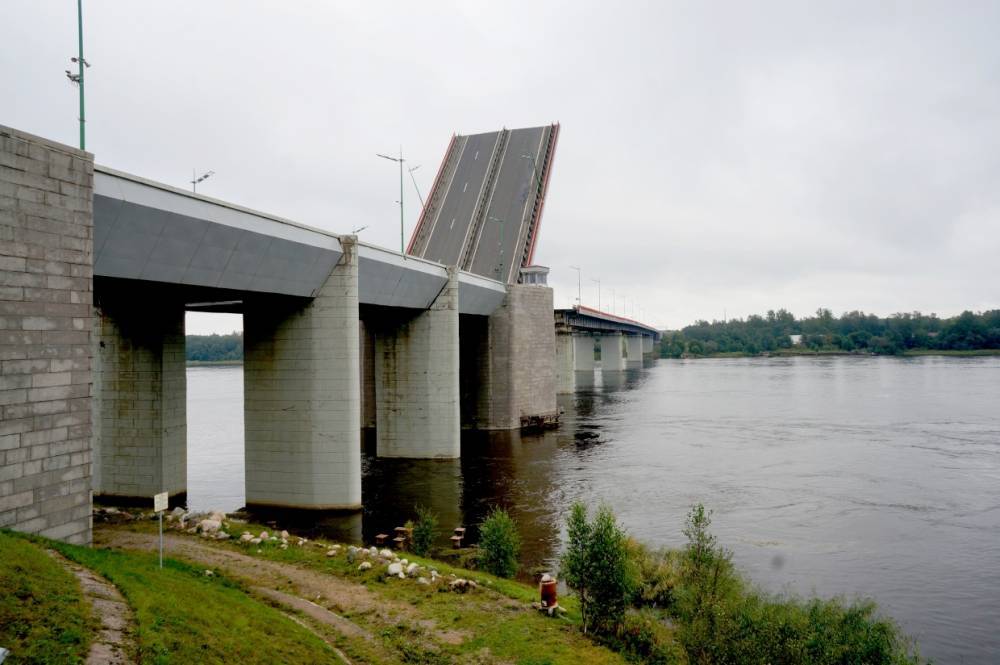 3 октября на федеральной трассе «Кола» на 45 минут разведут Ладожский мост