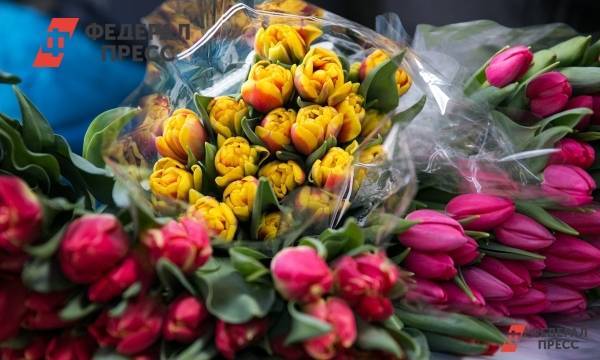 Каждый пятый россиянин считает, что цветы учителям не несут никакой пользы