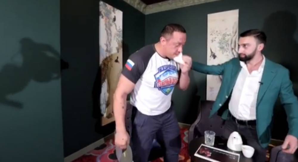 Потасовка Емельяненко и Кокляева в ресторане в центре Москвы попала на видео