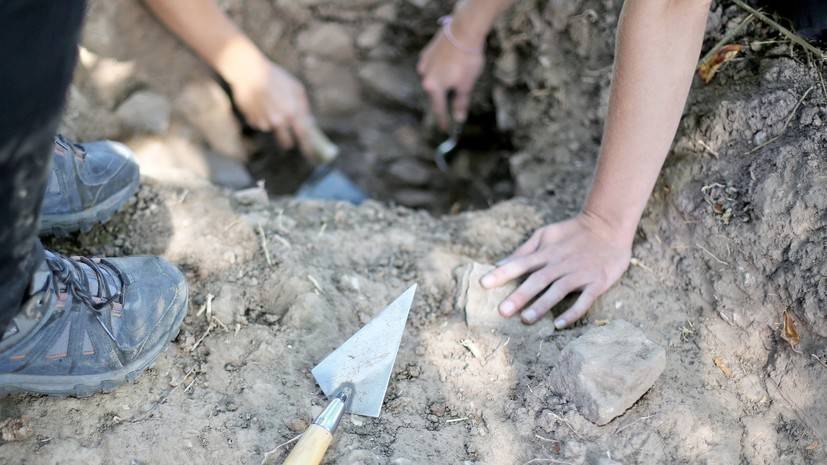 В центре Москве археологи нашли фрагменты древнего керамического сосуда