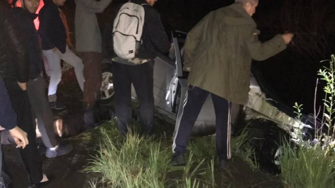 В Невском районе из болота вытаскивают автомобиль: пассажир погиб - piter.tv - Санкт-Петербург - р-н Невский
