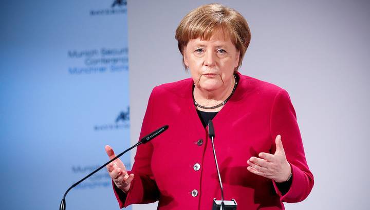 Меркель сообщила, что в экономике - повсеместное замедление