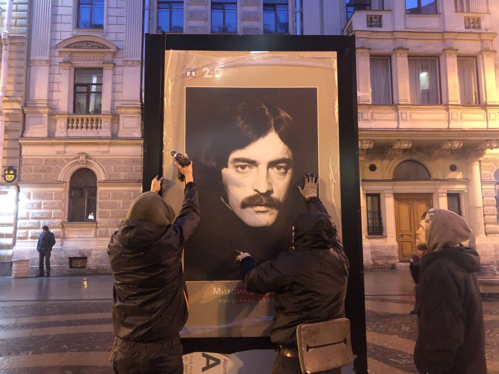 На Большой Морской появились портреты советских актеров Боярского, Нееловой и Меркурьева