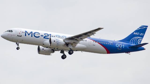 Самолет МС-21 совершил аварийную посадку в Жуковском