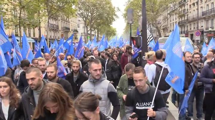 Во Франции полиция вышла на демонстрации