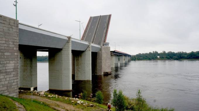 На автомобильной трассе "Кола" разведут Ладожский мост