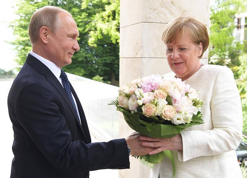 Путин поздравил Штайнмайера и Меркель с годовщиной объединения Германии