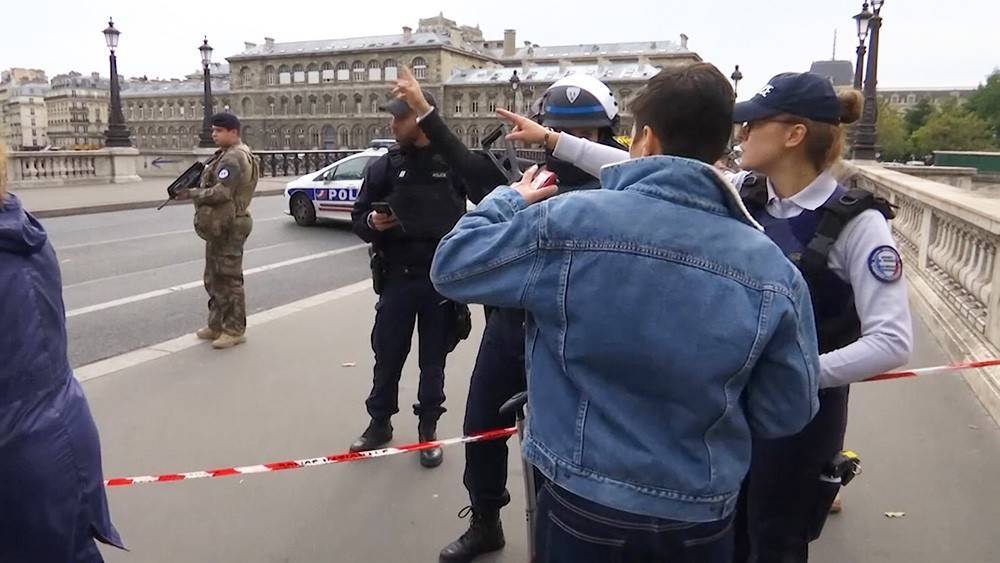 Очевидцы описали жестокую расправу над полицейскими в Париже
