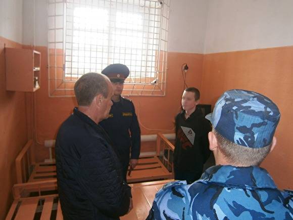 В Шадринске заключенный, уже осужденный за бунт в колонии, напал на сотрудника СИЗО