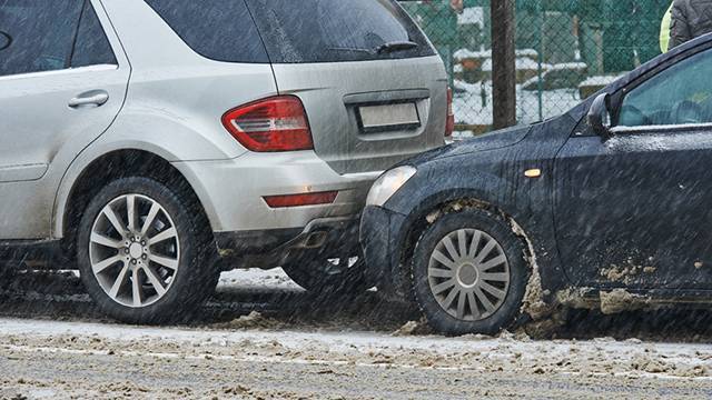 ГАИ Москвы призвало водителей "переобувать" резину из-за скорого снега