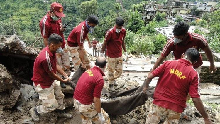 Около 130 человек погибли в Индии из-за наводнений и оползней