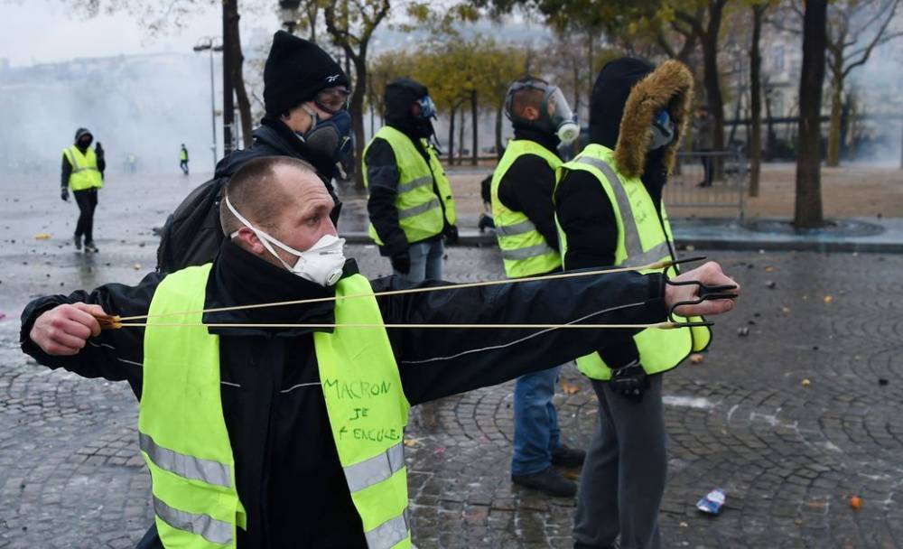 В Париже чиновник зарезал четверых полицейских | Вести.UZ