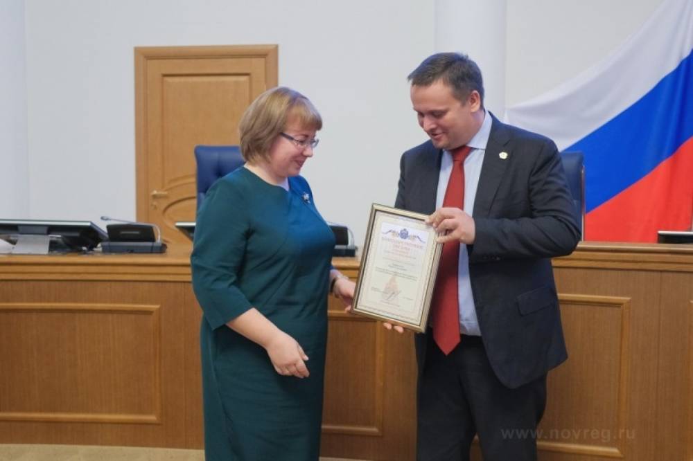 Губернатор Новгородской области вручил награды лучшим работникам сферы образования