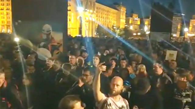 Украинские радикалы всю ночь митинговали против "формулы Штайнмайера"