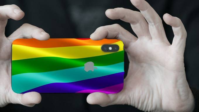 В московском суде подтвердили иск россиянина к Apple за "доведения до гомосексуализма"