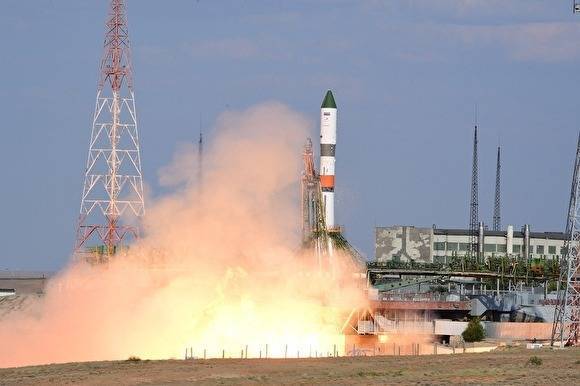 Уральские военные встретят космонавтов «Союза МС-12» персиками и финиками