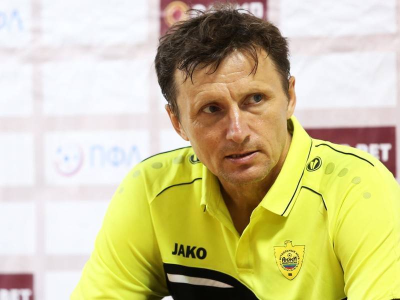«Анжи» отправил в отставку главного тренера Бармина