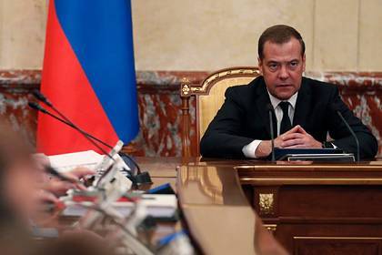 Медведев дал поручение силовикам повысить доверие бизнеса