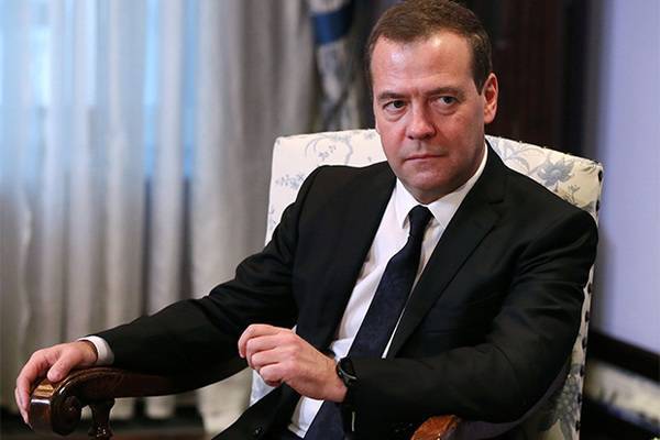 Медведев подписал поручения по ускорению роста экономики РФ