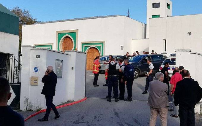 Макрон осудил нападение 84-летнего мужчины на мечеть в Байонне