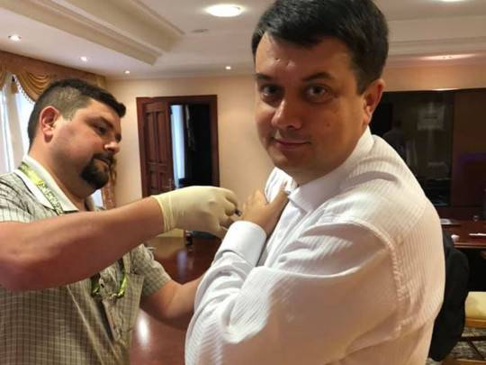 Украинских депутатов будут бесплатно вакцинировать от дифтерии